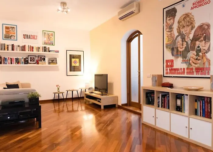 Stracult House Suggestive And Vintage-pop