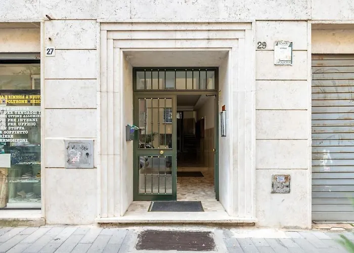 Stracult House Suggestive And Vintage-pop Apartment
