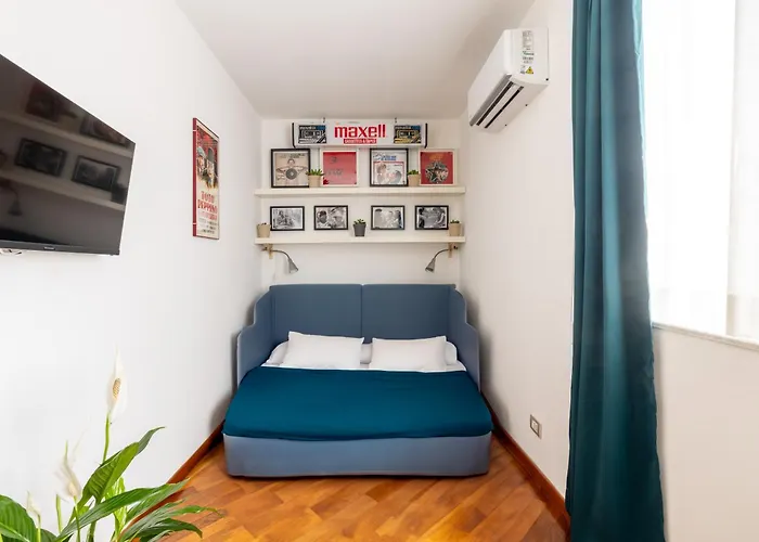 Stracult House Suggestive And Vintage-pop *